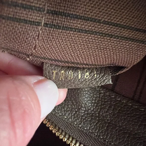 Louis Vuitton Petillante Monogram Empreinte Clutch - excellent condition! - Picture 14 of 16